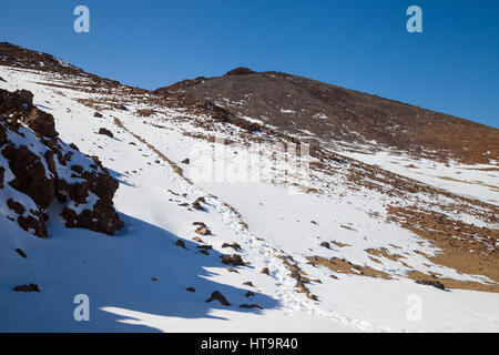 En regardant vers le sommet du Pico Viejo à Tenerife, Îles Canaries, Espagne Banque D'Images