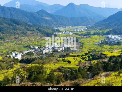 Nanchang, province de Jiangxi en Chine. Mar 8, 2017. Photo prise le 8 mars 2017 montre à Jiangling paysage Village de Wuyuan County, à l'est la province de Jiangxi. Credit : Hu Chenhuan/Xinhua/Alamy Live News Banque D'Images