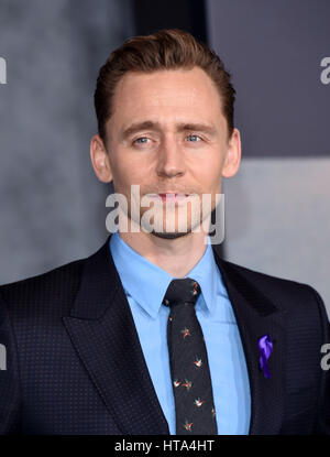 Hollywood, Californie, USA. Mar 8, 2017. Tom Hiddleston arrive pour la première du film 'Kong Skull Island' à la technologie Dolby theatre. Credit : Lisa O'Connor/ZUMA/Alamy Fil Live News Banque D'Images