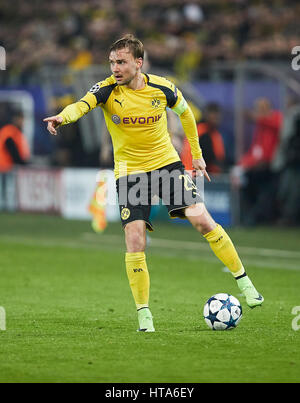 Dortmund, Allemagne. 05Th Mar, 2017. Ligue des Champions de football, Dortmund, 08 mars 2017 Marcel SCHMELZER, BVB 29 entraîne la balle, action, full-size, Borussia Dortmund - BENFICA LISBONNE 4-0 Meilleur de 16 Football, Ligue des Champions, Dortmund, le 08 mars 2017. CL Saison 2016/2017, BVB Crédit : Peter Schatz/Alamy Live News Banque D'Images