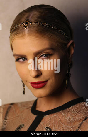 Sydney, Australie. Mar 9, 2017. ELLE L'Australie a tenu un cocktail organisé par l'éditeur en chef, Justine Cullen, pour lancer la première projection de La Belle et la Bête à l'intervalle QT Sydney, 49 rue du marché. Sur la photo : Erin Holland. Credit : Crédit : Richard Milnes/Alamy Live News Banque D'Images