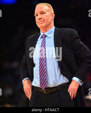 New York, USA. Mar 8, 2017. St Johns' entraîneur en chef Chris Mullin en première ronde du tournoi Big East jouer au Madison Square Garden de New York. St Johns Red Storm défait le Georgetown Hoyas 74-73. Duncan Williams/CSM/Alamy Live News Banque D'Images