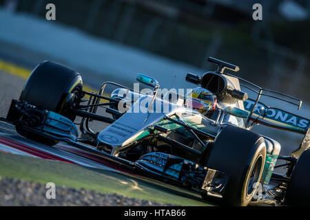 Pilote de Formule 1 britannique Lewis Hamilton de Mercedes AMG en action pendant les essais avant la nouvelle saison de la Formule Un sur le circuit de Catalogne près de Barcelone, Espagne treak 1 mars 2017. Toutes les équipes de F1 à l'épreuve leurs nouvelles voitures de course pendant les deux prochaines semaines en Espagne. La nouvelle saison de Formule 1 débute le 26 mars 2017 en Australie. Photo : Jens Büttner/dpa-Zentralbild/ZB Banque D'Images