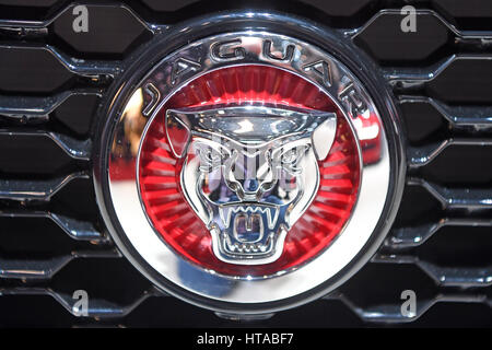 Genève, Suisse. 7 mars, 2017. Un logo Ford, photographiés au cours de la deuxième journée de la presse au 87e Salon International de l'Automobile à Genève, Suisse, 7 mars 2017. Photo : Uli Deck/dpa/Alamy Live News Banque D'Images