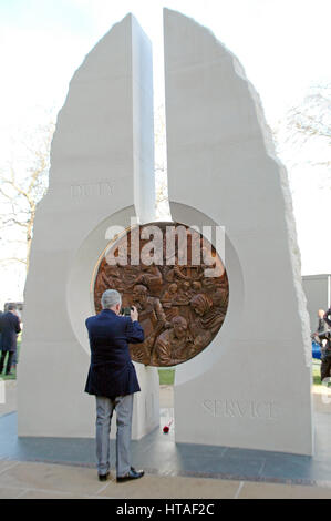 Londres, Royaume-Uni. 10 Mar, 2017. Service civil et militaire en Irak et Afghanistan mémoire par Paul jour dévoilé à Londres le Victoria Embankment. Credit : JOHNNY ARMSTEAD/Alamy Live News Banque D'Images