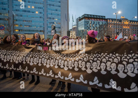 Milano, Italie. 8 mars, Journée des femmes. Manifestation pour les droits des femmes "Non una di meno -pas un de moins". Banque D'Images