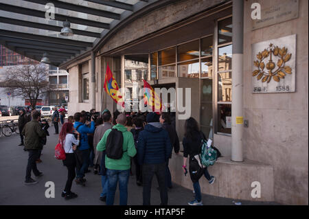 Milano, Italie. 8 mars, Journée des femmes. Manifestation pour les droits des femmes "Non una di meno -pas un de moins". Banque D'Images