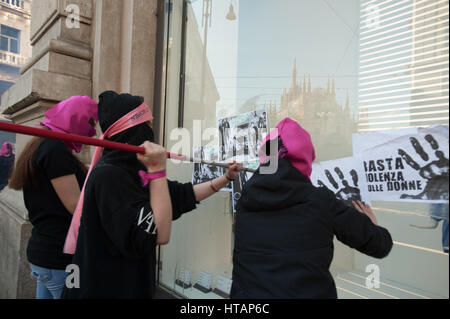 Milano, Italie. 8 mars, Journée des femmes. Manifestation pour les droits des femmes "Non una di meno -pas un de moins". Banque D'Images