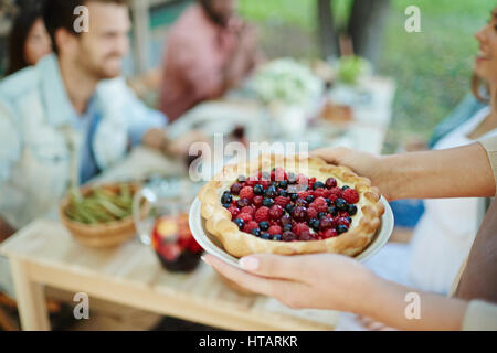 Ouvert frais graphique avec berry mélange pour dîner de fête Banque D'Images