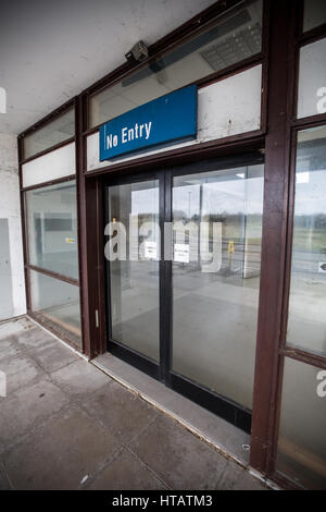 Vues de l'entrée de l'aérodrome à l'abandon maintenant dans l'aéroport Manston de Thanet, Margate Banque D'Images