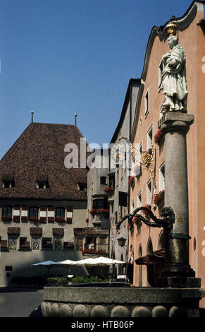 Hall in Tirol 1977/78. 91564 Stadtbrunnen auf dem Oberen in der Altstadt von Hall in Tirol Banque D'Images