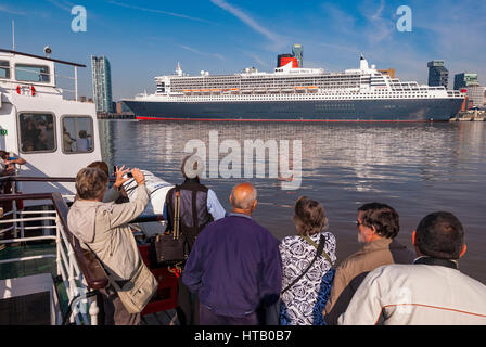 Cruie navire Cunard Queen Mary 2. Liverpool. Mersey Banque D'Images