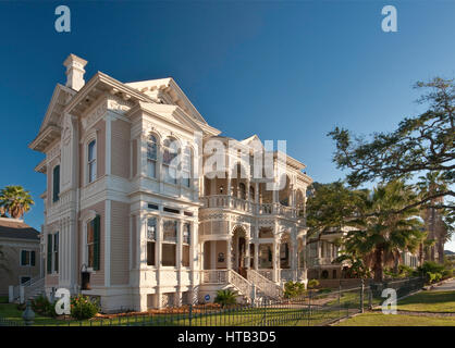 Maison Sonnentheil, construit 1887, Carpenter style à l'Italienne, sur l'Avenue Sealy à East End Historic District, Galveston, Texas, États-Unis Banque D'Images