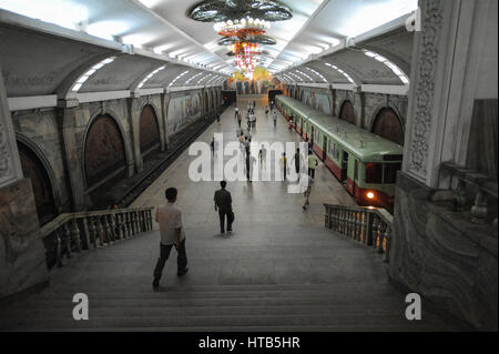 09.08.2012, Pyongyang, Corée du Nord - Une vue de la station de métro Puhung qui est l'une des stations de métro Pyongyang ouvertes aux touristes occidentaux. Banque D'Images