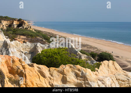 Plage de sable fin et falaises, Mazagon, Costa de la Luz, Province de Huelva, Andalousie, Espagne, Europe Banque D'Images