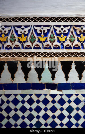 Panneaux décoratifs carreaux Zellige.La Petite Cour, Palais de la Bahia, Marrakech, Maroc Banque D'Images