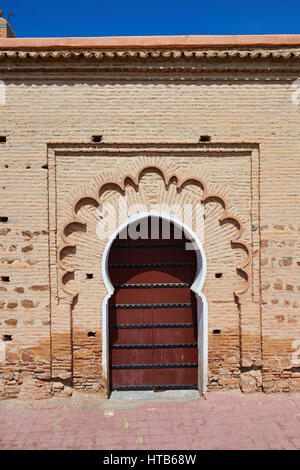 Arabesque porte de la mosquée de Koutoubia a terminé 1199 avec un carré minaret Berbère, Marrakech, Maroc Banque D'Images