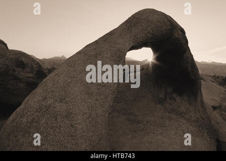 L'affichage à l'écran Mobius en Alabama Hills près de Lone Pine, Sierra Nevada, Californie, USA Banque D'Images