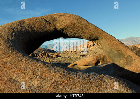 L'affichage à l'écran Mobius en Alabama Hills près de Lone Pine, Sierra Nevada, Californie, USA Banque D'Images