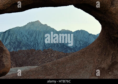 L'affichage à l'écran Mobius en Alabama Hills près de Lone Pine, Sierra Nevada, Californie, USA Banque D'Images