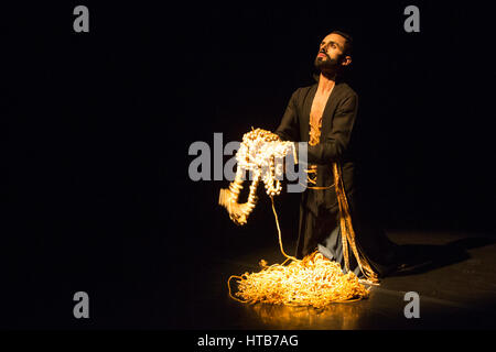 Londres, Royaume-Uni. 9 mars 2017. Aakash Odedra effectue l'écho chorégraphié par icône Kathak Aditi Mangaldas. L'écho est la deuxième partie d'un programme double avec 'J'imagine' à la Lilian Baylis Studio au Sadler's Wells Theatre. Représentations les 9 et 10 mars 2017. Banque D'Images