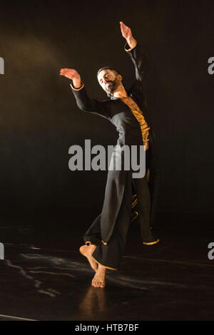 Londres, Royaume-Uni. 9 mars 2017. Aakash Odedra effectue l'écho chorégraphié par icône Kathak Aditi Mangaldas. L'écho est la deuxième partie d'un programme double avec 'J'imagine' à la Lilian Baylis Studio au Sadler's Wells Theatre. Représentations les 9 et 10 mars 2017. Banque D'Images