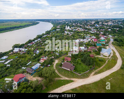 Petite ville russe aerial landscape with church Banque D'Images