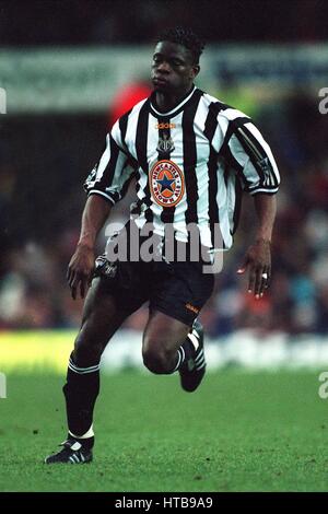 LOUIS SAHA NEWCASTLE UNITED FC 06 février 1999 Banque D'Images