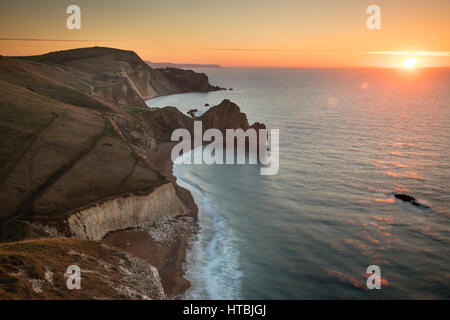 Durdle door et st oswald's Bay d'Swyre la tête à l'aube, la Côte Jurassique, de Purbeck, Dorset, England, UK Banque D'Images