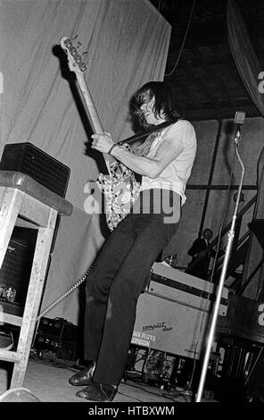 PINK FLOYD : Roger Waters à jouer avec le groupe de rock britannique Pink Floyd au Victoria, l'Université de Bristol le 3 mars 1969. Banque D'Images