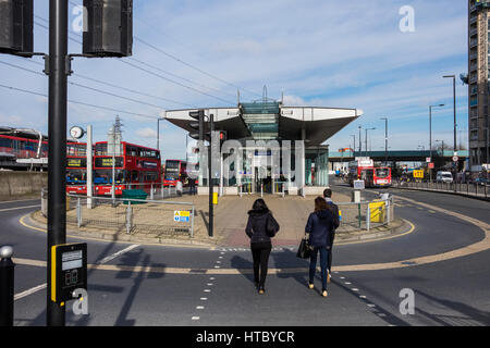 Canning Town Bus Station & Interchange Hub, Canning Town, Londres, Angleterre, Royaume-Uni Banque D'Images