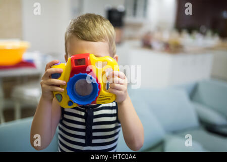 Cute boy veut devenir photographe Banque D'Images