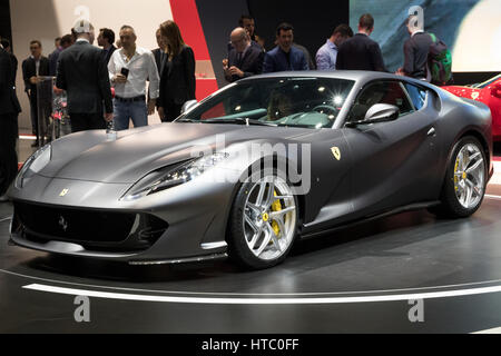 Genève, SUISSE - Le 8 mars 2017 : nouvelle Ferrari 812 Superfast sports car présenté à la 87e Salon International de l'Automobile de Genève. Banque D'Images