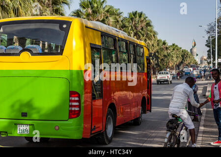 Un bus local dans la ville de Hawassa, Ethiopie Banque D'Images