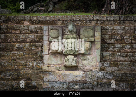 Détail sculpté à ruines Maya de Copan - Site archéologique, Honduras Banque D'Images