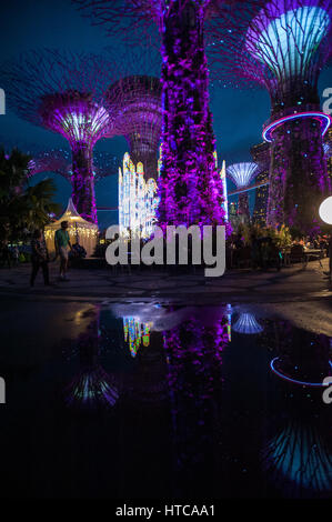 09.12.2016, Singapour, République de Singapour - Décoration de Noël Noël au pays des merveilles dans les jardins, près de la baie park. Banque D'Images