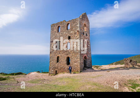 Royaume-uni, le sud-ouest de l'Angleterre, Cornwall, St Agnes Heritage Coast, le site minier de Cornish historique papule Coates, ruines de timbres et de caprices Fra Banque D'Images