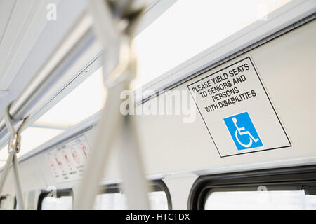 À l'intérieur du train léger sur rail Banque D'Images