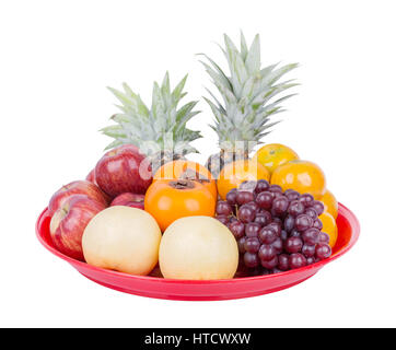 Les fruits sur le plateau isolé sur fond blanc (avec chemin de détourage) Banque D'Images