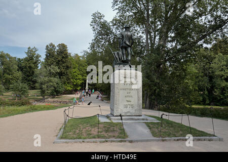 La Minute statue homme, près du pont au pont du Nord, site de la bataille de Concord, Concord, MA, USA. Banque D'Images