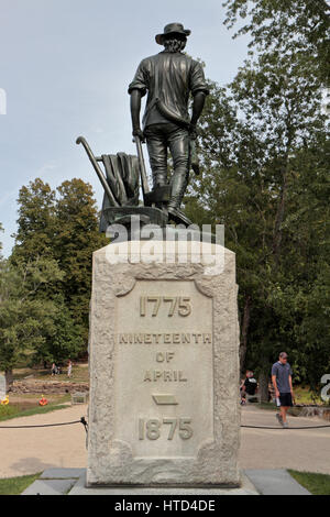 La Minute statue homme, près du pont au pont du Nord, site de la bataille de Concord, Concord, MA, USA. Banque D'Images