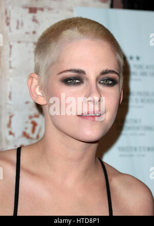 Los Angeles, CA, USA. 05Th Mar, 2017. Kristen Stewart, à la première de IFC Films' 'Personal Shopper' à la maison Carondelet en Californie le 08 mars 2017. Credit : Fs/media/Alamy Punch Live News Banque D'Images