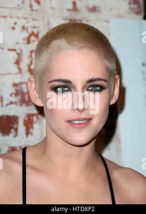 Los Angeles, CA, USA. 05Th Mar, 2017. Kristen Stewart, à la première de IFC Films' 'Personal Shopper' à la maison Carondelet en Californie le 08 mars 2017. Credit : Fs/media/Alamy Punch Live News Banque D'Images