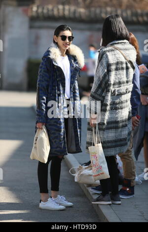 Beijing, Chine. 10 Mar, 2017. Assister à la coulée des modèles Chine Mercedes-Benz Fashion Week Automne/Hiver 2017 à Beijing, le 10 mars 2017. Crédit : SIPA Asie/ZUMA/Alamy Fil Live News Banque D'Images