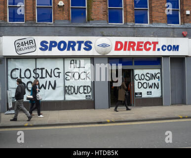 Londres, Royaume-Uni. 10 Mar, 2017. Une sortie directe de l'arrêt des activités sportives à Putney High Street. Sports Direct propriétaire Mike Ashley a décidé de permettre à un représentant des travailleurs à assister à ses réunions du conseil a été critiqué par les syndicats et les dirigeants d'entreprise que ne suffit pas à résoudre les lacunes de la gouvernance de crédit : Amer Sports détaillant ghazzal/Alamy Live News Banque D'Images