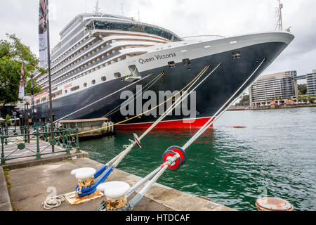 Sydney, Australie. 10 mars 2017. Bateau de croisière Queen Victoria exploités par Cunard est amarré au terminal passagers d'outre-mer à Sydney Circular Quay. Crédit : martin berry/Alamy Live News Banque D'Images