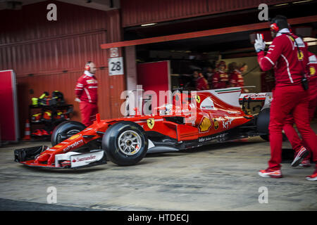 Montmelo, Catalogne, Espagne. 10 Mar, 2017. KIMI RAIKKONEN (FIN) dans sa Ferrari SF70H à l'arrêt au stand au jour 8 de la Formule 1 les essais au Circuit de Catalunya Crédit : Matthias Rickenbach/ZUMA/Alamy Fil Live News Banque D'Images