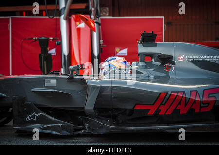 Montmelo, Catalogne, Espagne. 10 Mar, 2017. ROMAIN GROSJEAN (FRA) de Haas à l'arrêt au stand au jour 8 de la Formule 1 les essais au Circuit de Catalunya Crédit : Matthias Rickenbach/ZUMA/Alamy Fil Live News Banque D'Images