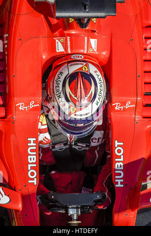 Montmelo, Catalogne, Espagne. 10 Mar, 2017. KIMI RAIKKONEN (FIN) dans sa Ferrari SF70H à l'arrêt au stand au jour 8 de la Formule 1 les essais au Circuit de Catalunya Crédit : Matthias Rickenbach/ZUMA/Alamy Fil Live News Banque D'Images