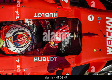 Montmelo, Catalogne, Espagne. 10 Mar, 2017. KIMI RAIKKONEN (FIN) dans sa Ferrari SF70H à l'arrêt au stand au jour 8 de la Formule 1 les essais au Circuit de Catalunya Crédit : Matthias Rickenbach/ZUMA/Alamy Fil Live News Banque D'Images